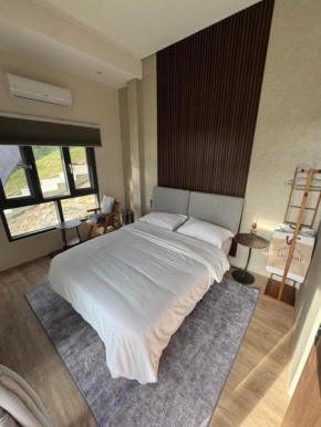 Cozy Private Guesthouse with Roofdeck Near the Beach